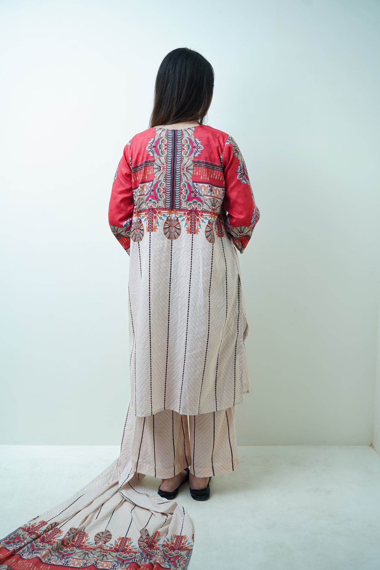 Crimson Mosaic 3-Piece Lawn Suit Unstitched (A-118)