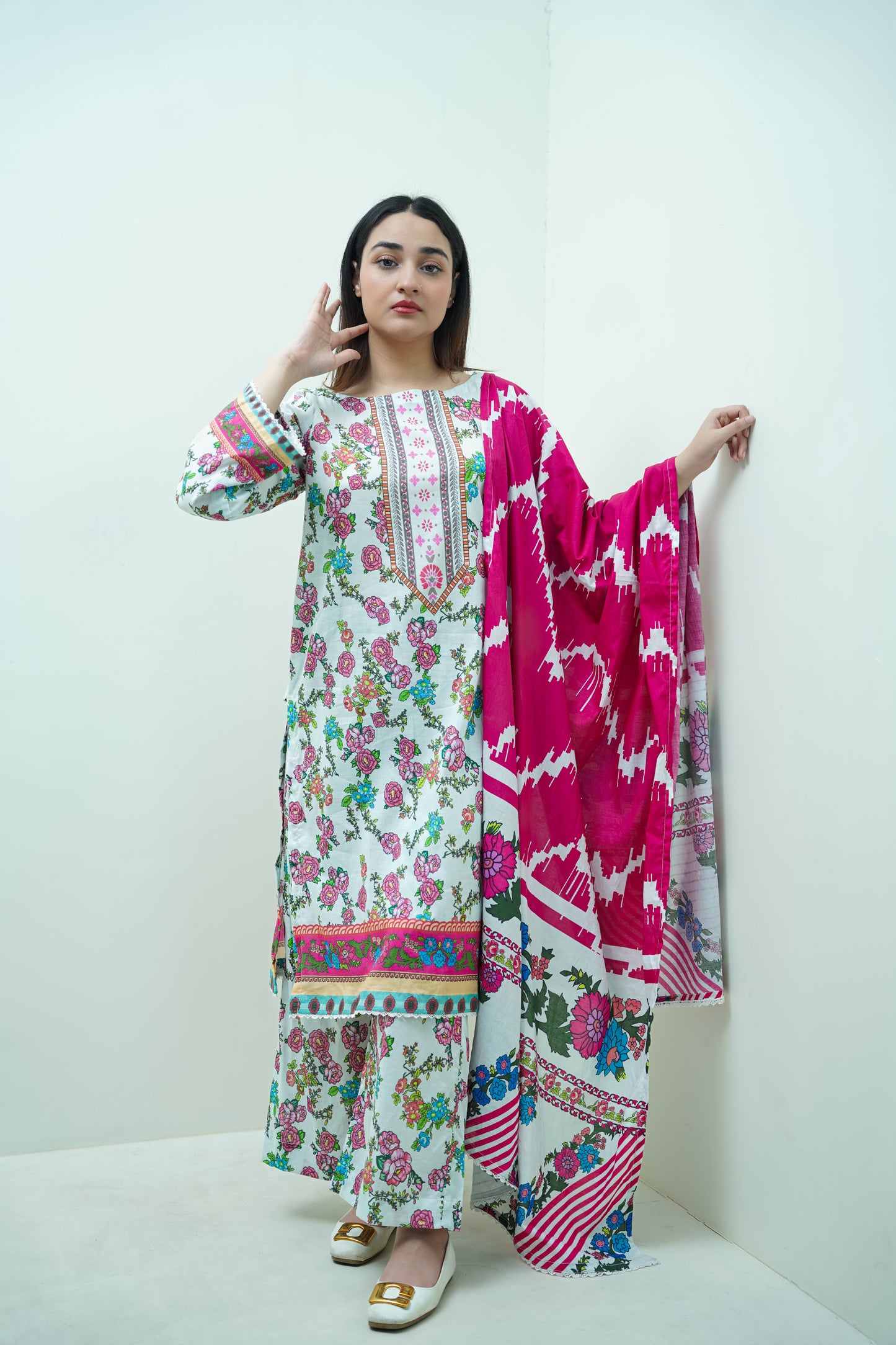 Pink Floral 3-Piece Lawn Suit Unstitched (A-120)